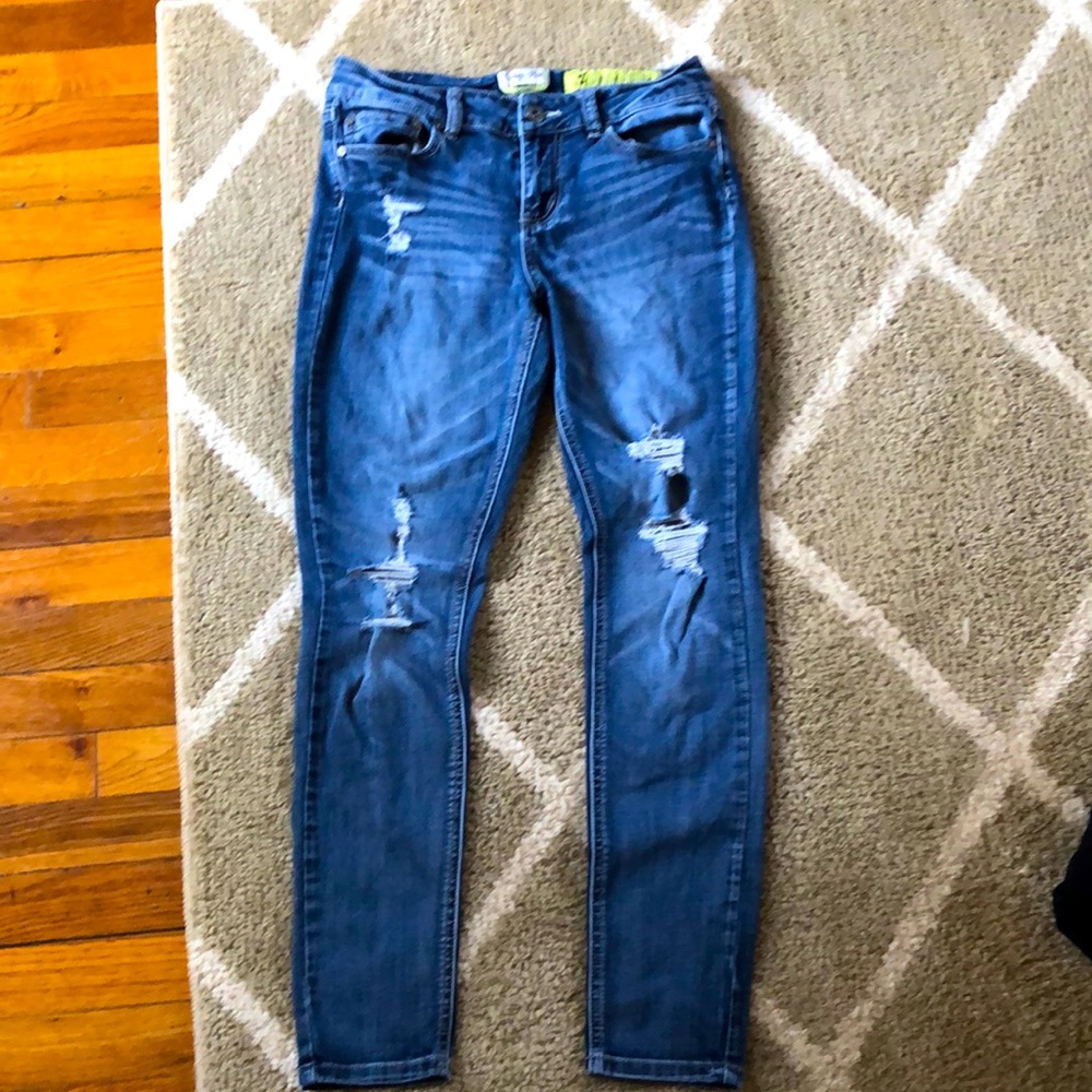 There size 7 in Juniors blue jeans with ripped in the knees